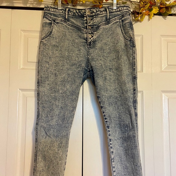 High Rise Jeans - Picture 1 of 4